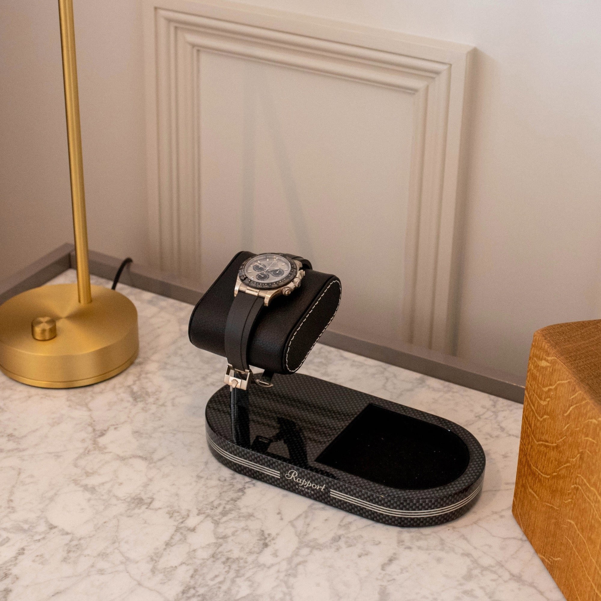 带托盘的 Formula 手表支架